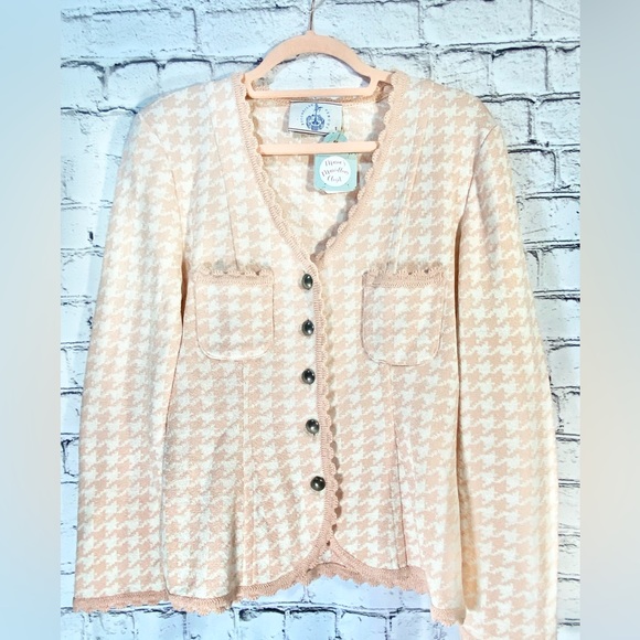 ****SOLD*** Vintage pink and white houndstooth cardigan - Picture 5 of 8